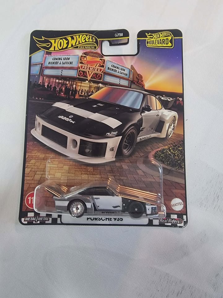 Hot Wheels Premium Boulevard #116 – Porsche 935 “Japanese Style”