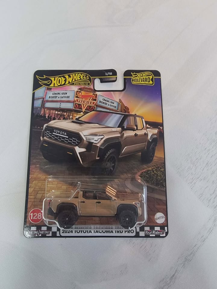 Hot Wheels Premium Boulevard #128 – 2024 Toyota Tacoma TRD Pro