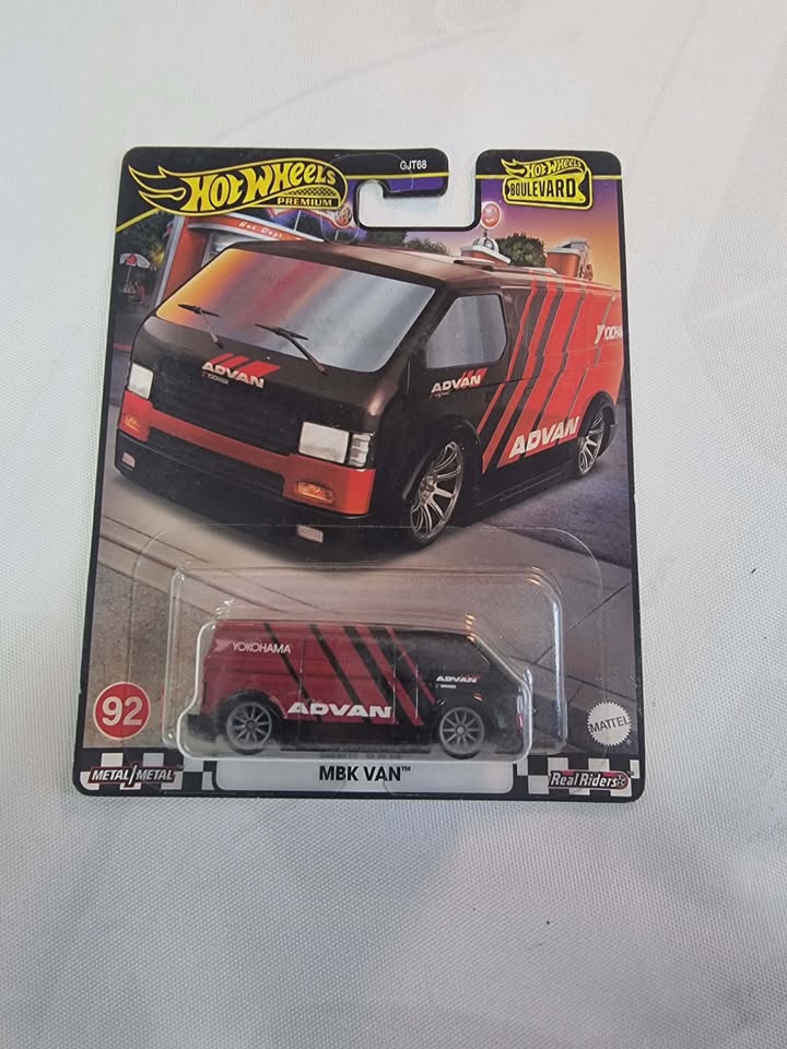 Hot Wheels Premium Boulevard #92 – MBK Van “Black &amp; Red”