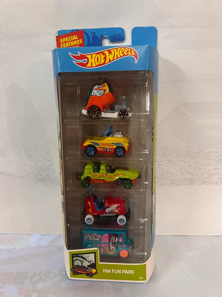 Hot Wheels 2020 5-Pack - HW Fun Park with Boom Car