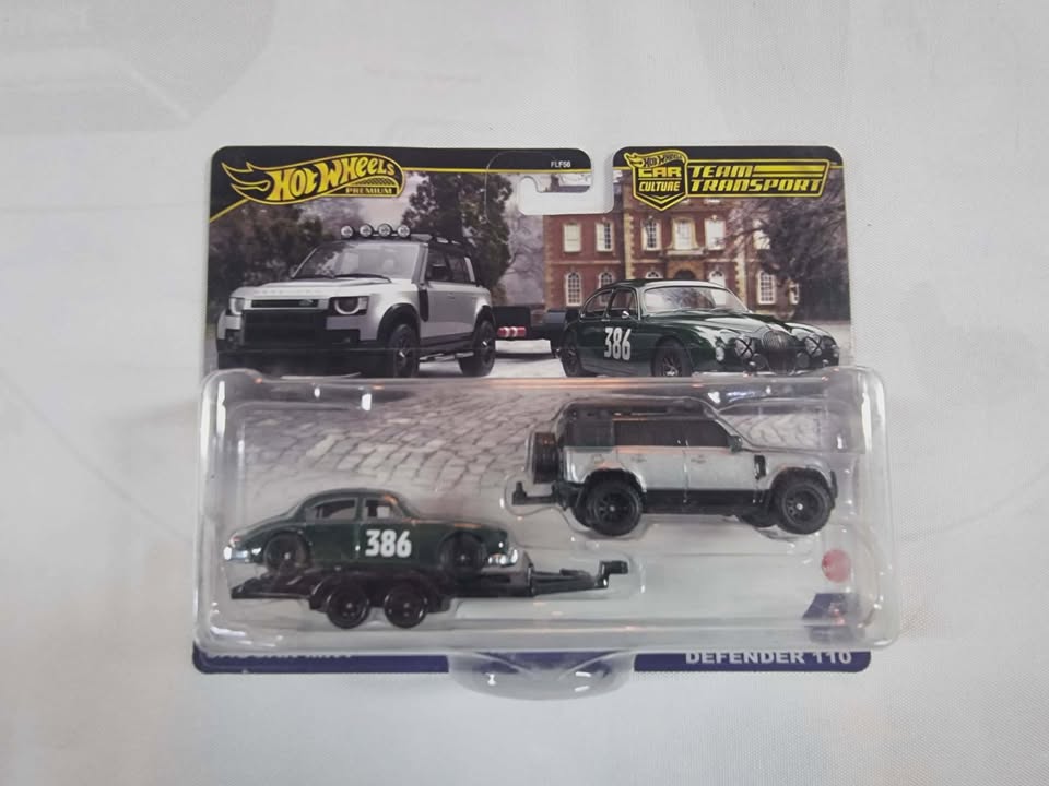 Hot Wheels Premium Team Transport # 74 Jaguar MK1  & 2023 Land Rover Defender 110